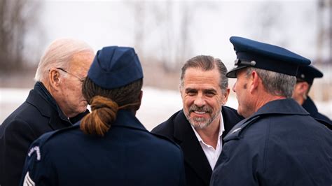 Smiling Hunter Biden seen in first photos since receiving。